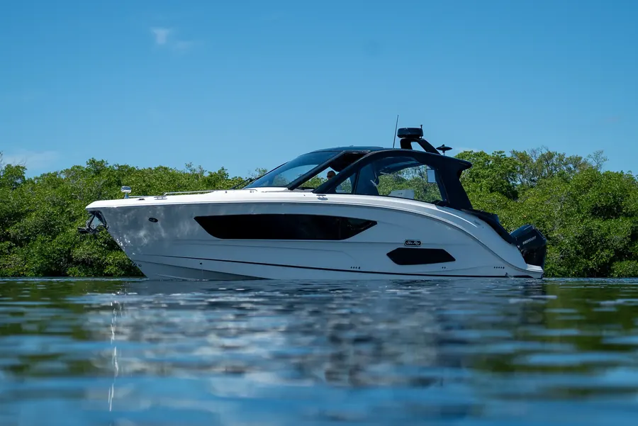 Sea Ray 370 Outboard, 37ft boat for private charter, up to 10 guests