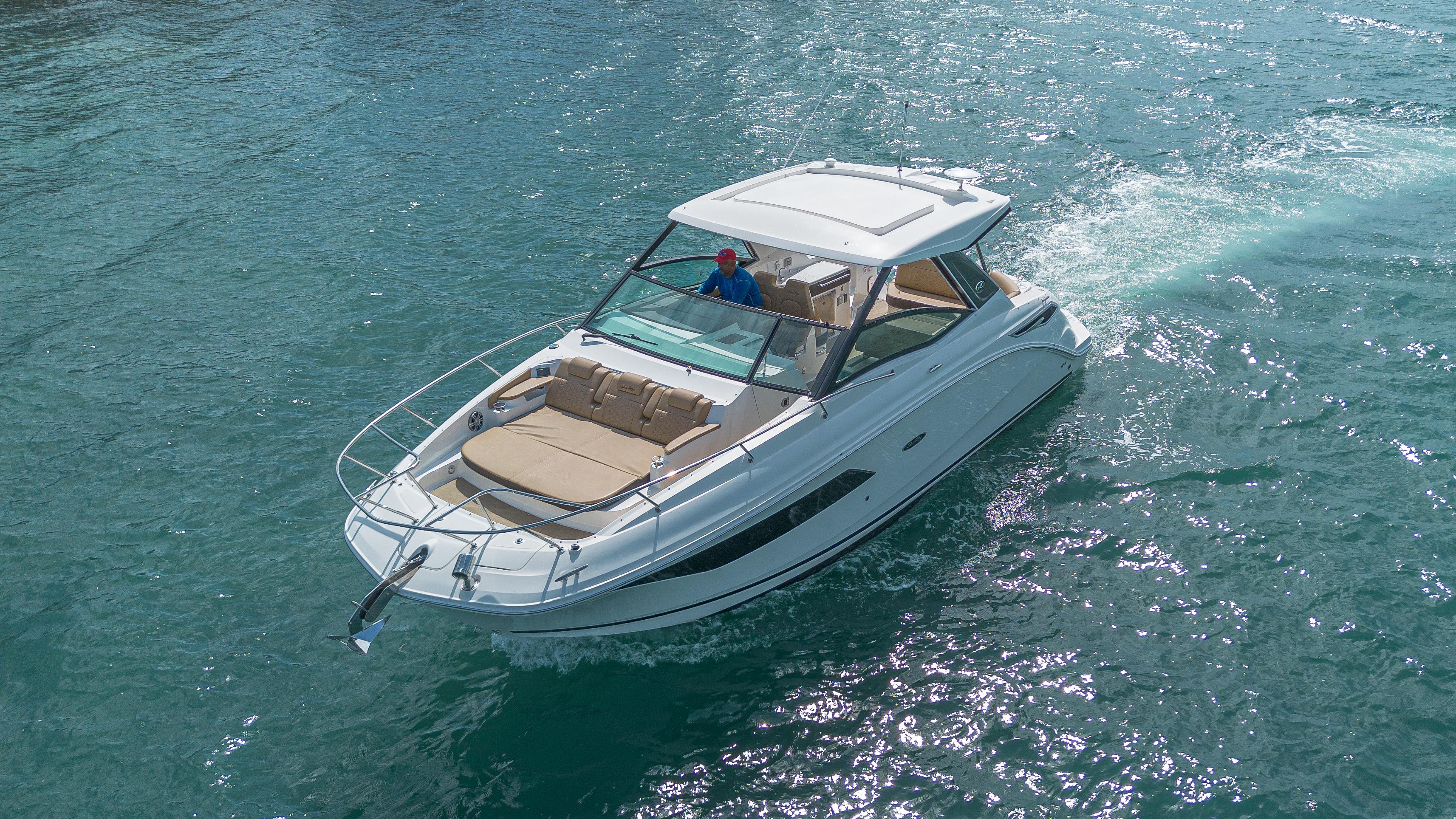 Sea Ray 370 Outboard photo 3
