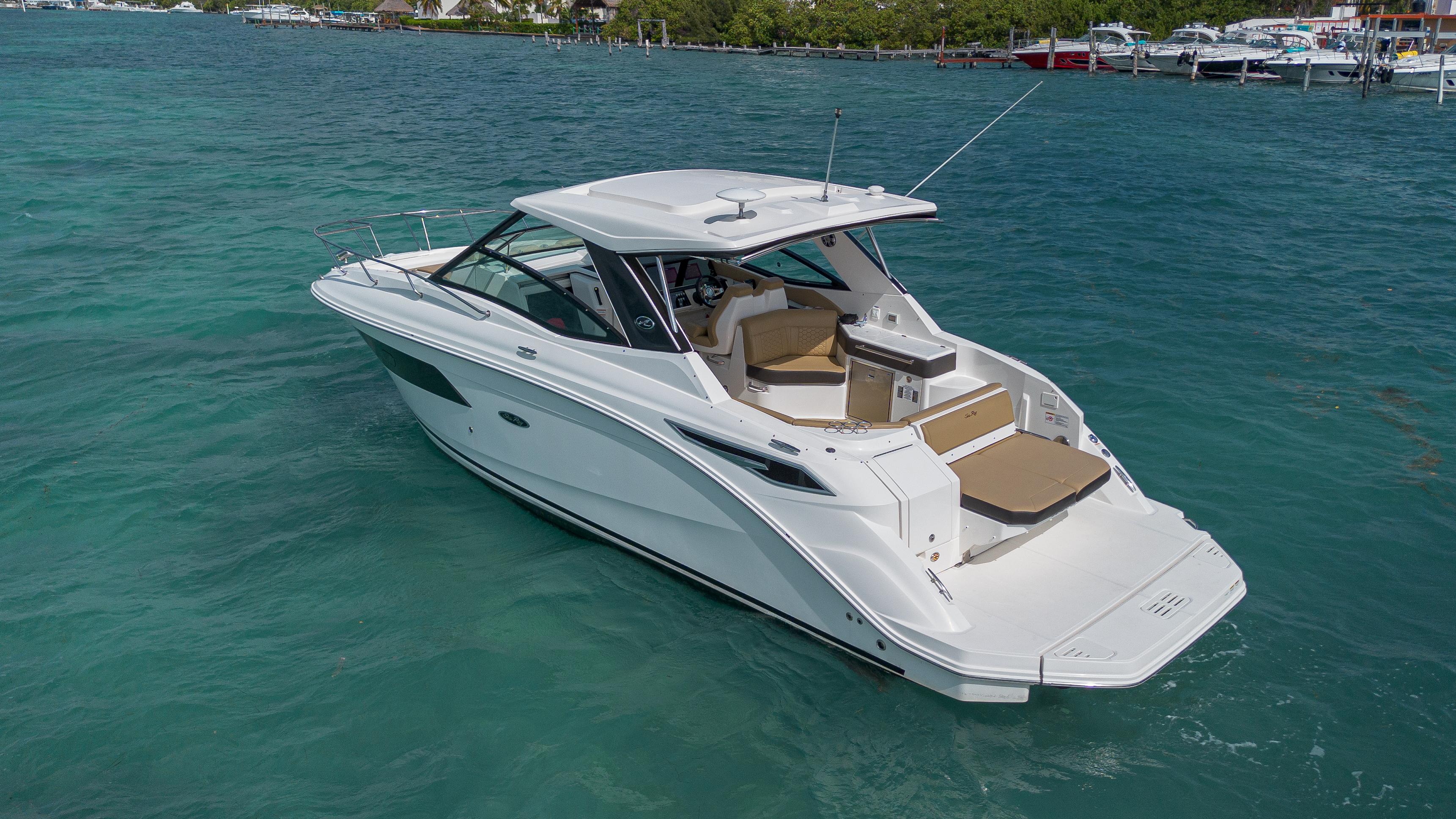 Sea Ray 370 Outboard photo 4