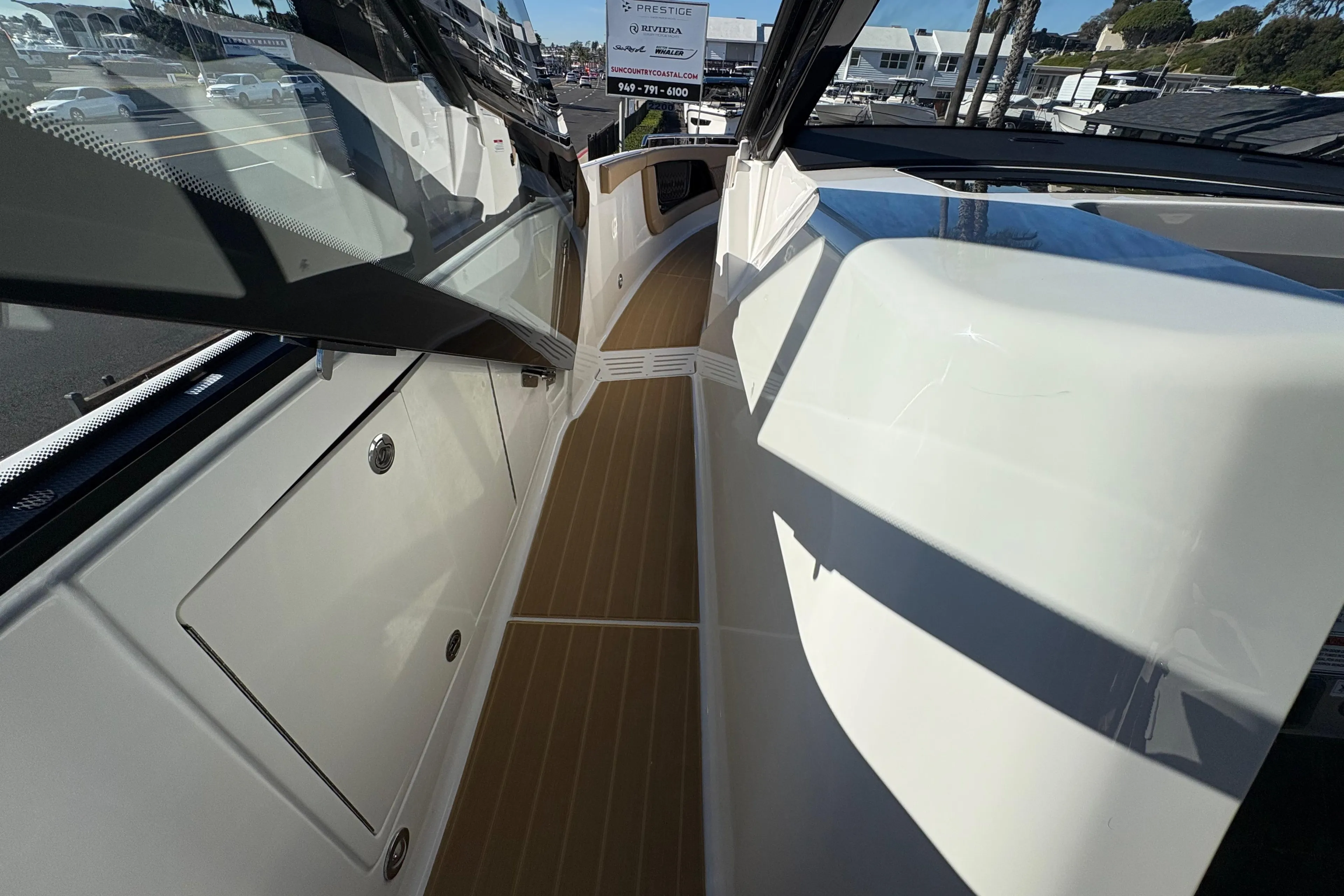 Sea Ray 370 Outboard photo 7