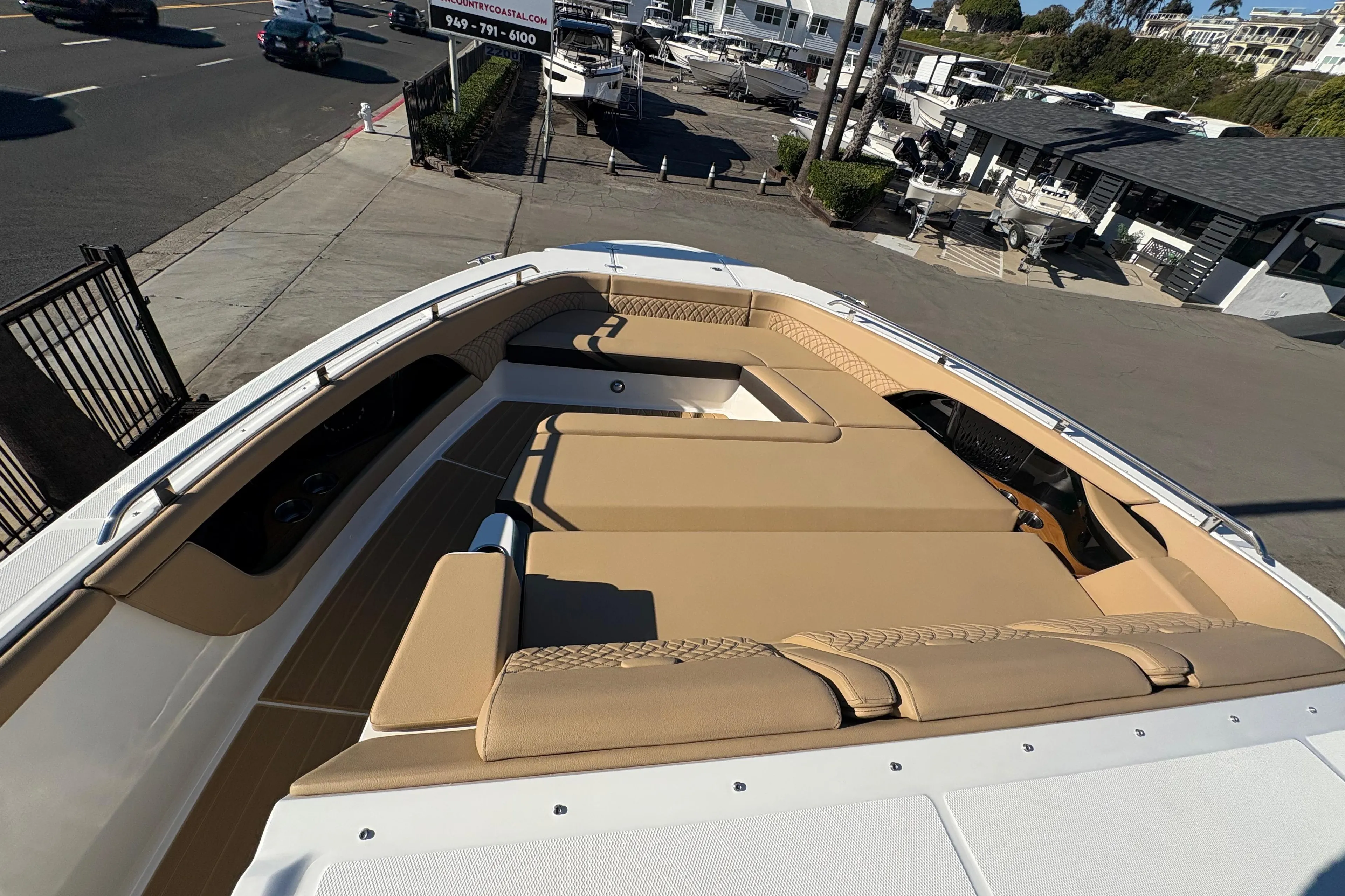 Sea Ray 370 Outboard photo 9